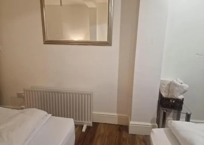 Suite, 3 Single Beds * بريستول